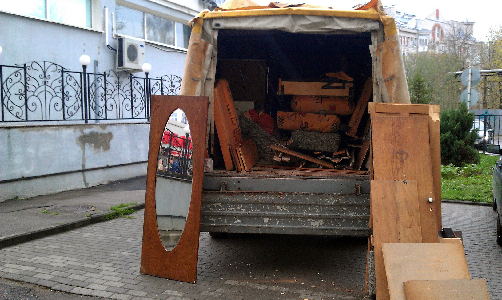 Вывоз и утилизация мебели. Вывоз старой мебели.
